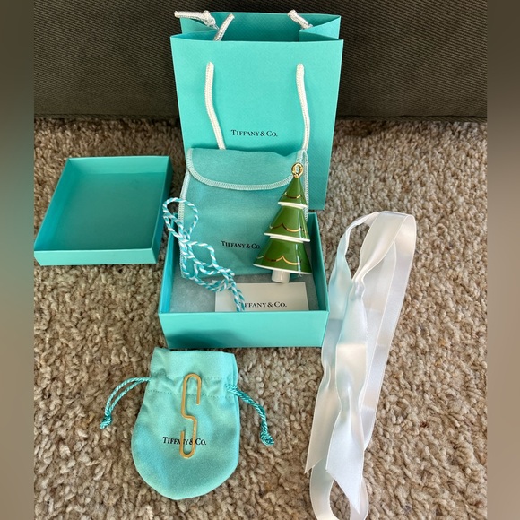 Brand New 2022 Tiffany & Co Christmas Tree Ornament Green Gold - Picture 1 of 7